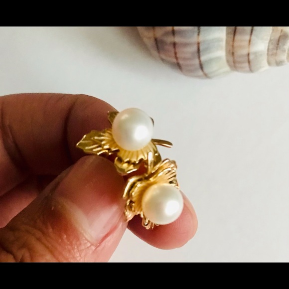 Freshwater Pearl Stud Earrings - Picture 5 of 8